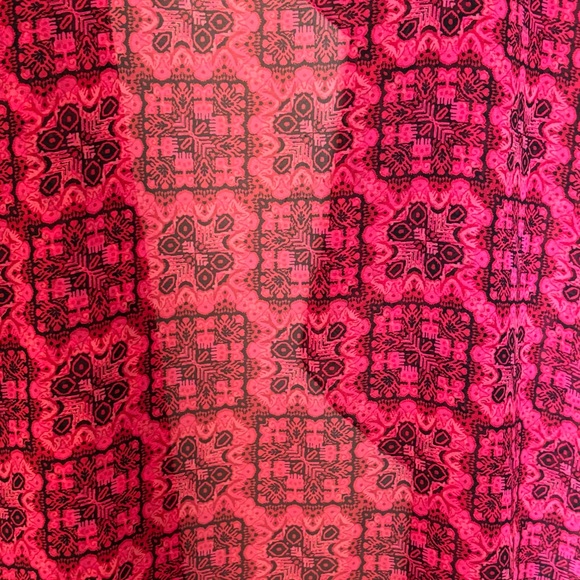 LuLaRoe Sheer Red & Black Patterned Kimono Cardigan Size M - Picture 6 of 8